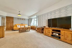 20' Lounge/Dining Room- click for photo gallery